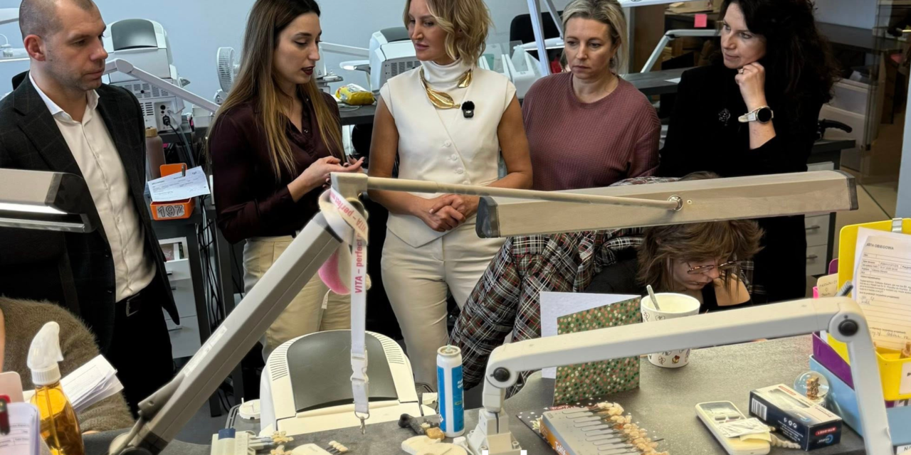 Wizyta przedstawicieli szkoły techniki dentystycznej w laboratorium ScanLab – początek współpracy na rzecz rozwoju przyszłych specjalistów